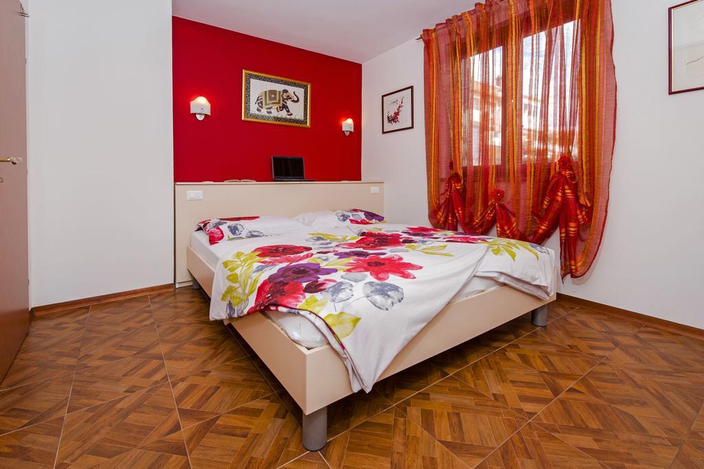 Apartments And Rooms Villa Dea Adults Only Rovinj Exterior photo
