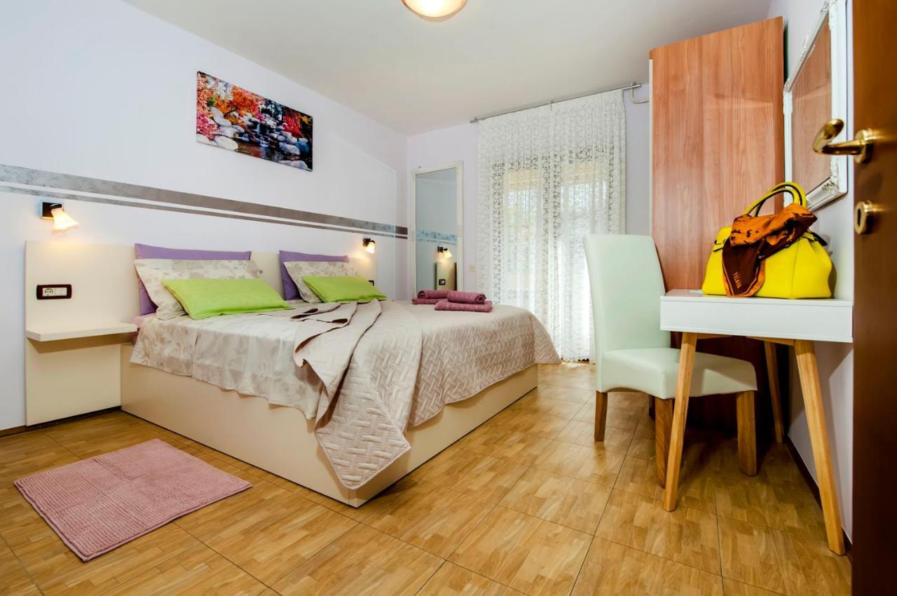 Apartments And Rooms Villa Dea Adults Only Rovinj Room photo